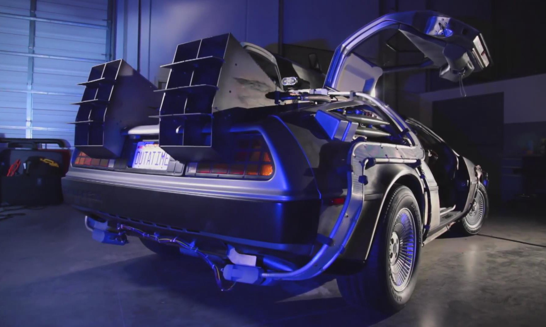 重塑经典，电影《回到未来》中时光机 DeLorean 终于 “复活”