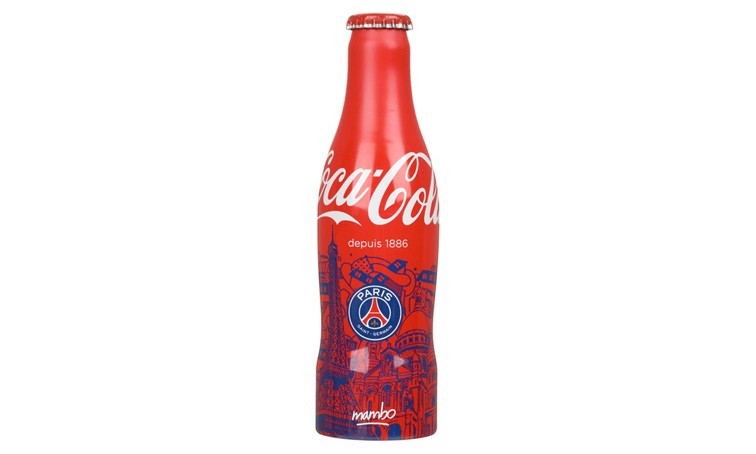 巴黎圣日耳曼足球俱乐部 x Coca Cola 推出纪念弧形瓶包装