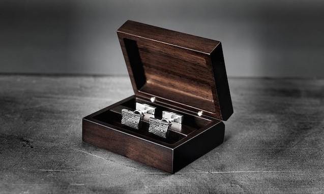 奢华男装品牌 BRIONI 70 周年限定版钻石袖扣