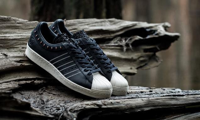INVINCIBLE x adidas Consortium Superstar 80v 纯黑版本释出