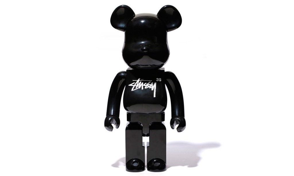 STÜSSY x MEDICOM TOY 35th 周年 “Tom Tom” BE@RBRICK 玩偶