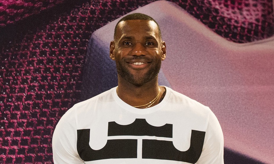 LeBron James 与 Nike 签下终身合约