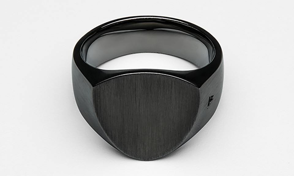 Tom Wood 释出 All-Black 限量珠宝系列