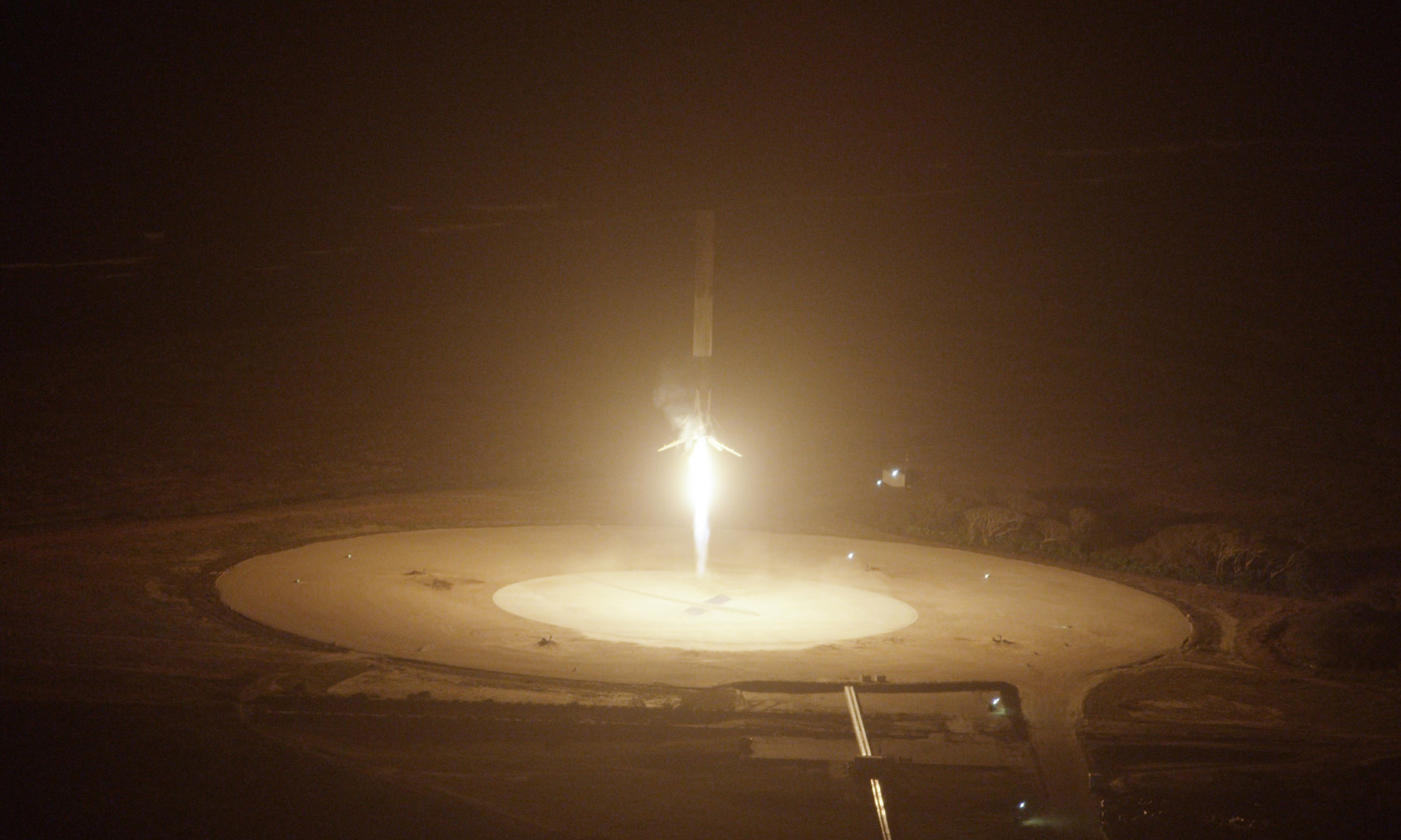 人类科技里程碑！SpaceX 成功发射 Falcon 9 火箭并完成一级火箭回收