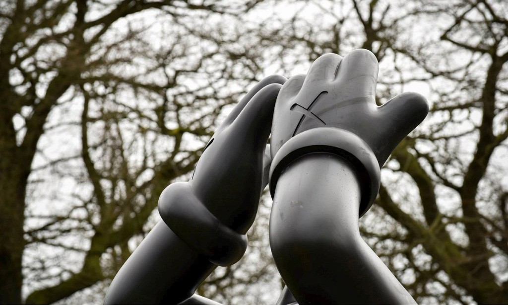 KAWS 英国约克郡雕塑公园雕塑作品展先览