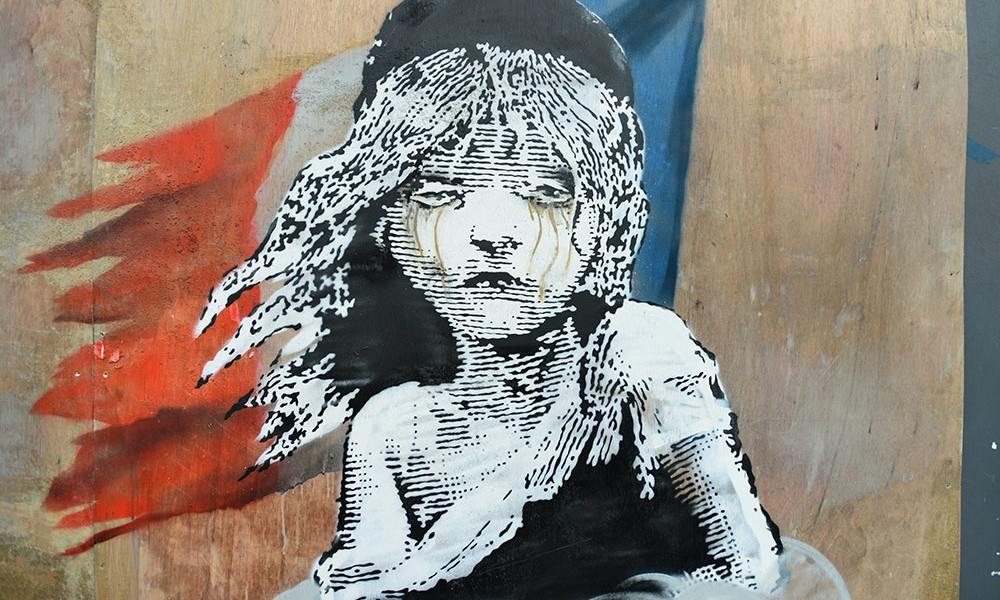 难民主题延续，Banksy 涂鸦新作现身
