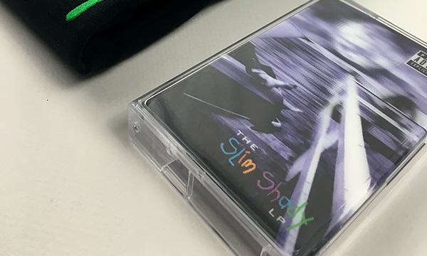 先找设备再说，Eminem 复刻发售《The Slim Shady LP》卡带版
