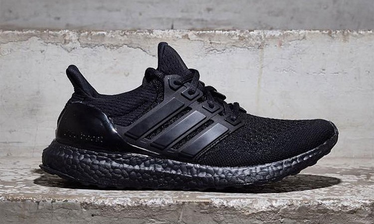 黑魂即视感，adidas Ultra Boost “Triple Black” 全黑配色预览