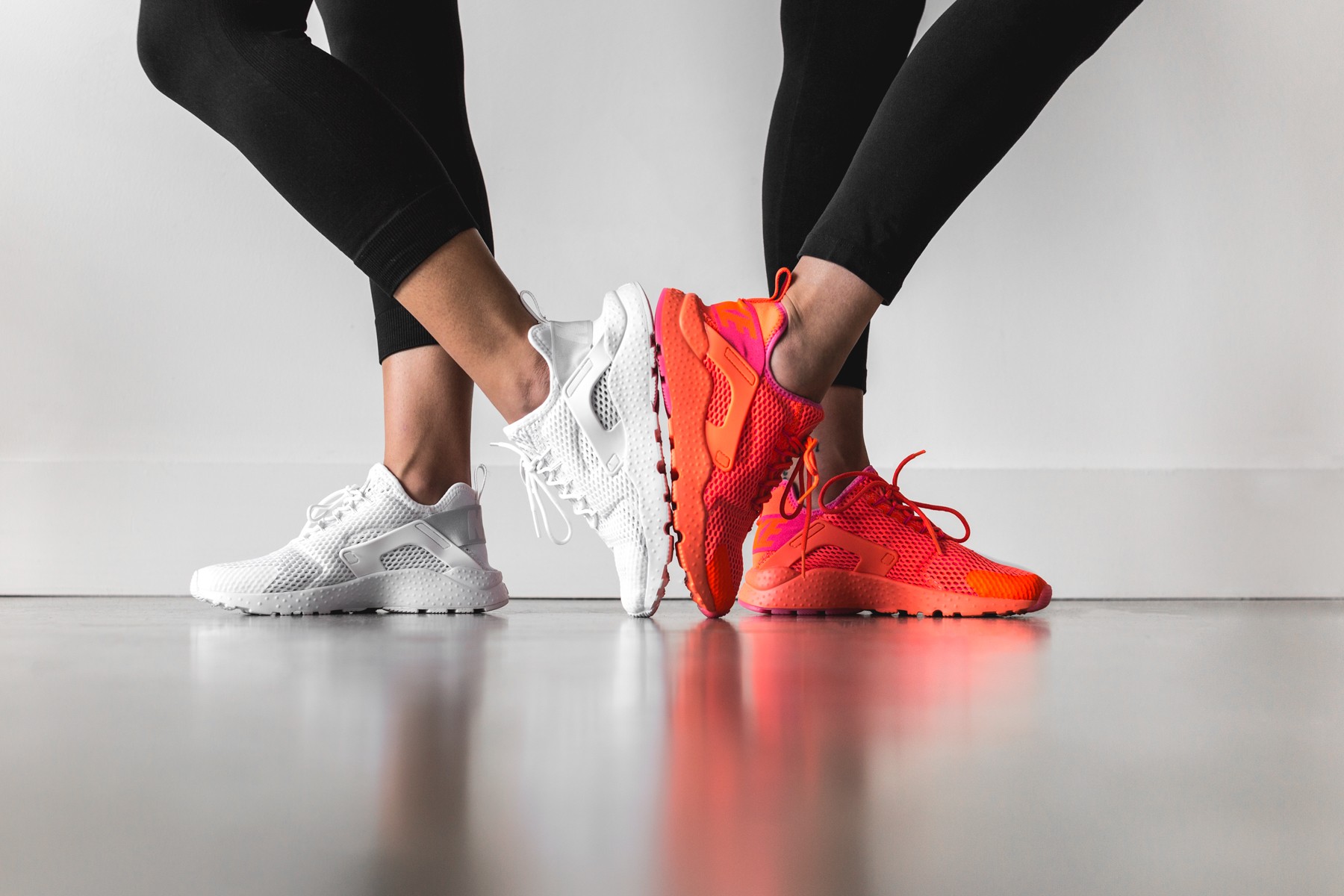 Nike 释出全新 Air Huarache Run Ultra BR “White” & “Total Crimson” 配色