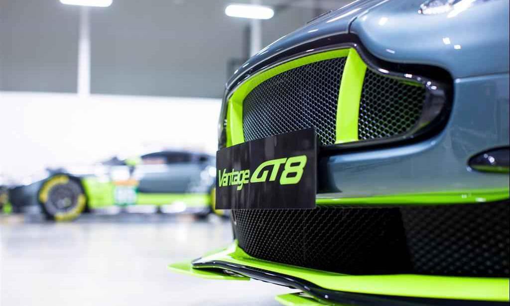 极速体验！Aston Martin 发布 VANTAGE GT8 道路版赛车