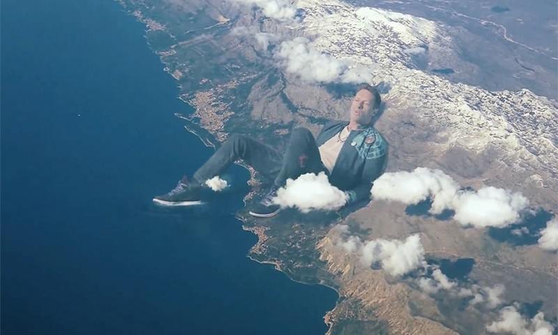 Coldplay 释出第三只单曲 MV 《Up&Up》