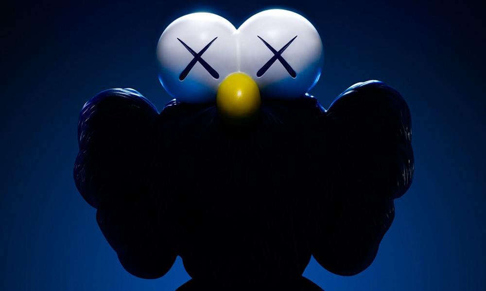 KAWS 又来曼谷办展了，还带来一个从未见过的雕塑形象