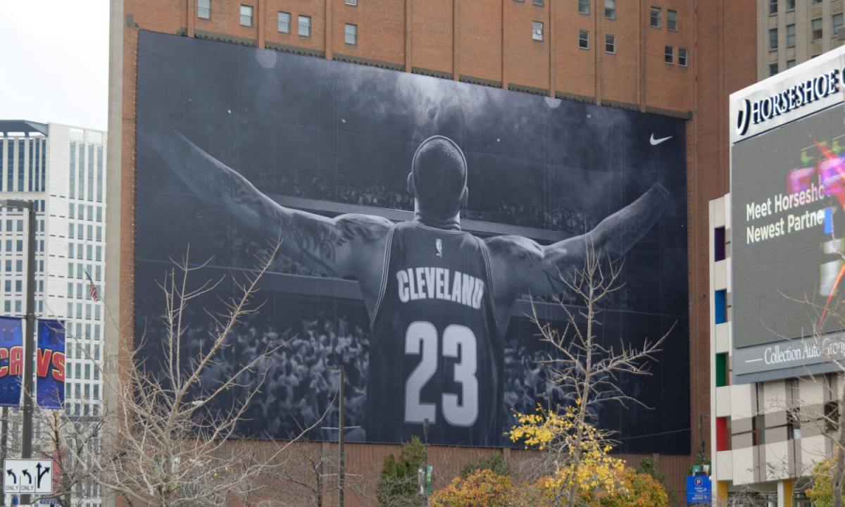 宣威撤下 LeBron James 巨幅海报让克里夫兰球迷很无奈