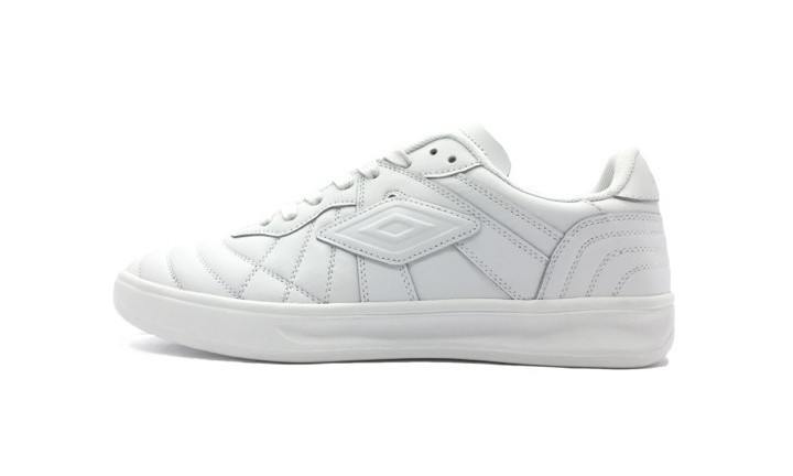 OFF-WHITE x Umbro “Coach” 联名鞋款释出