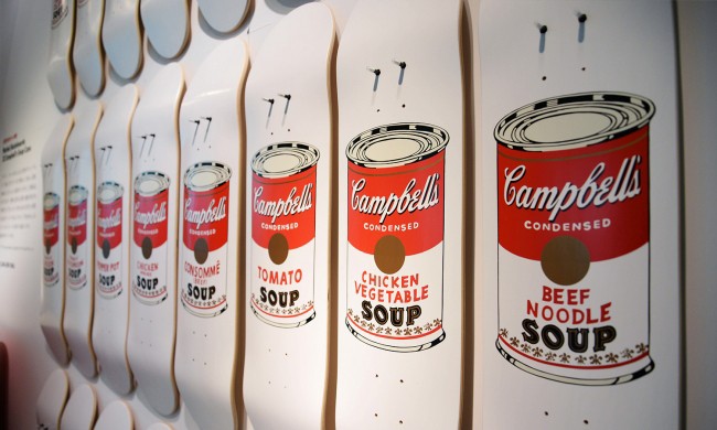 致敬 Andy Warhol，MoMA Design Store 推出 “32 Campbell ‘ s Soup Cans” 限量滑板组