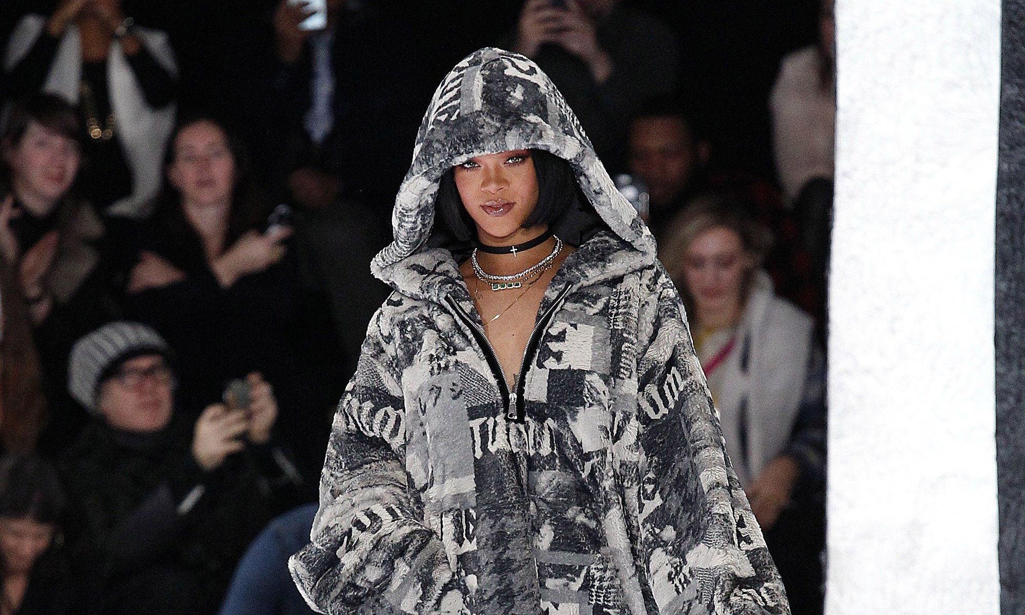 Rihanna 即将携 FENTY PUMA by Rihanna 系列登上巴黎时装周舞台