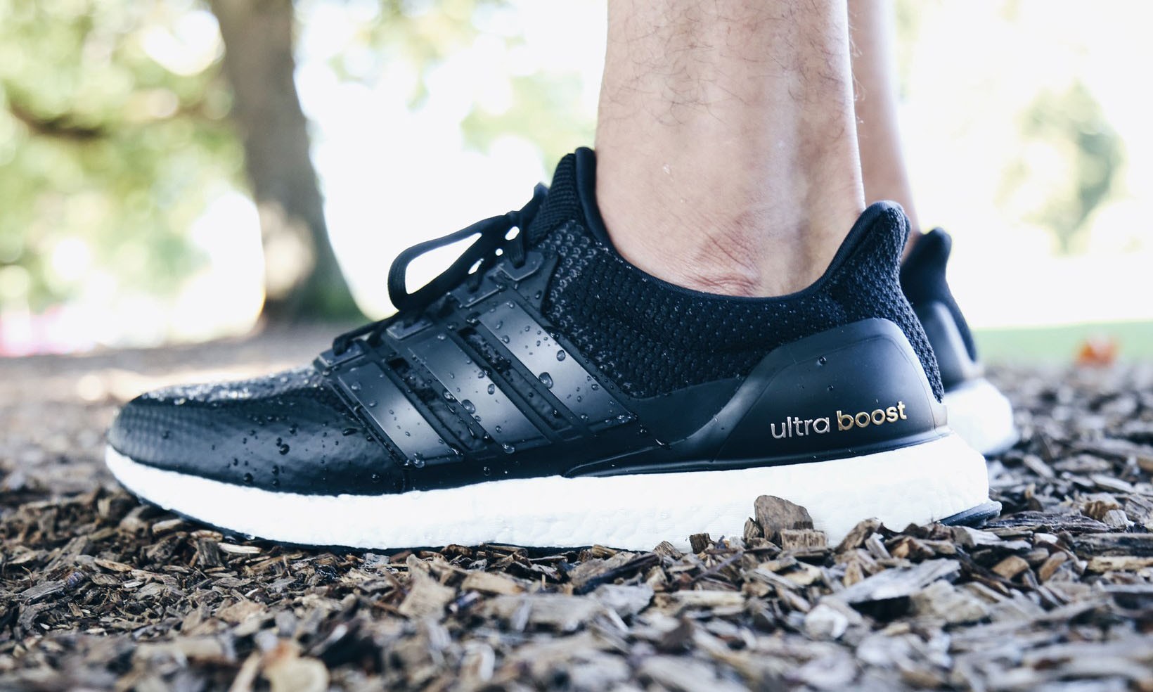 那双具有防水涂层的 Ultra Boost ATR 现在已经发售了