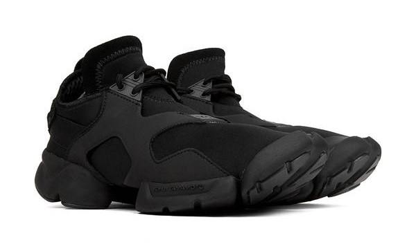 新版 Y-3 Kohna “黑武士” 登场，与去年的版本略有不同