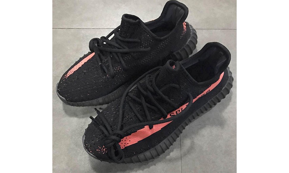 预览 “黑色星期五” 发售的 3 款黑色 Yeezy Boost 350 V2