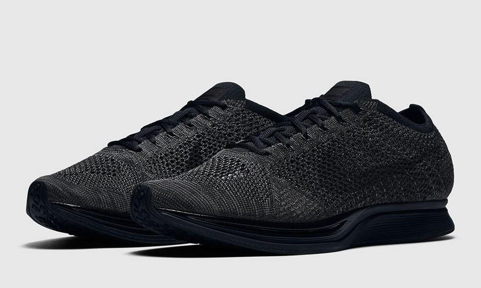 “黑魂”爱好者的必入款式，Nike 发布 Flyknit Racer 全黑配色官方图片
