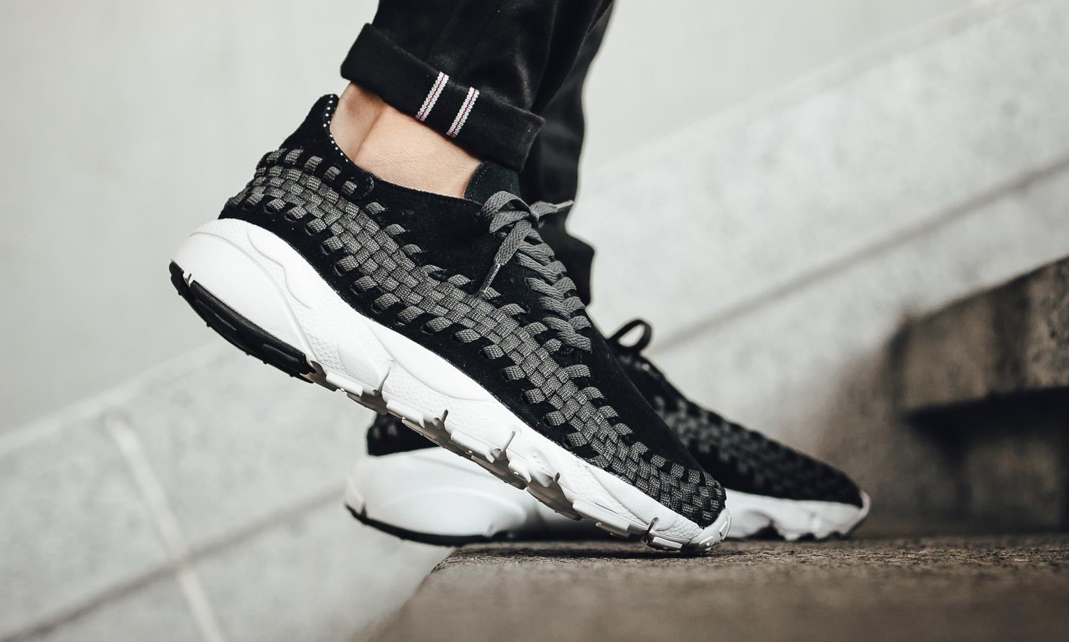 Nike 为 Air Woven Footscape 再次带回 “沙漠黄” 以及 “纯黑” 配色