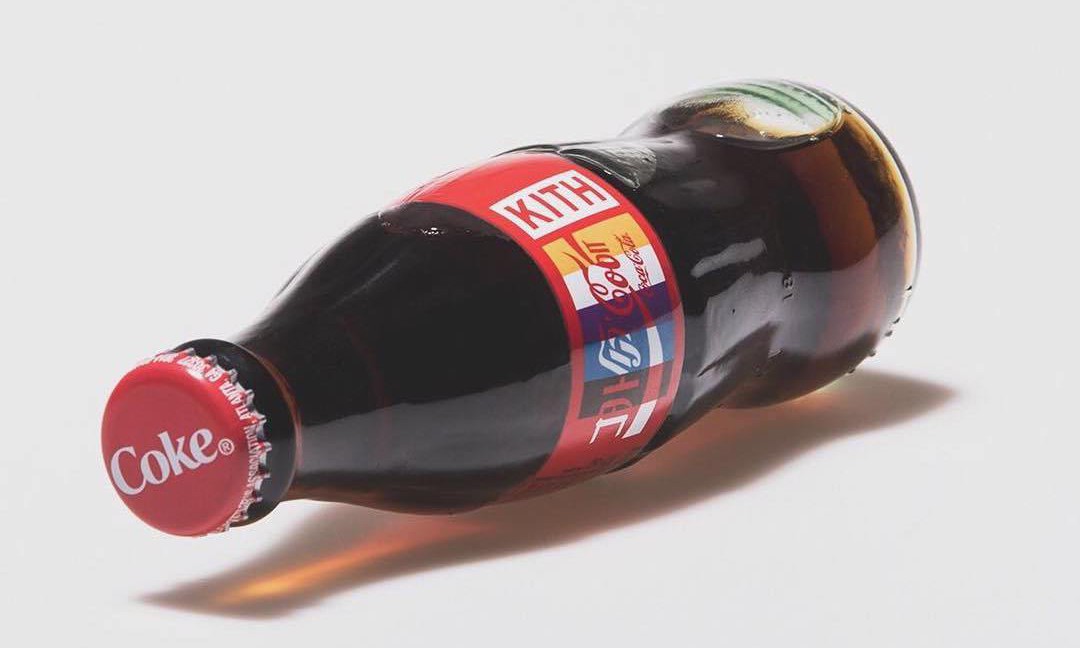 KITH 与可口可乐的合作系列，率先曝光出来的单品是钉章