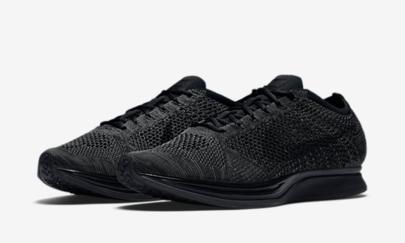 Nike Flyknit Racer 再次带来 “黑魂” 配色