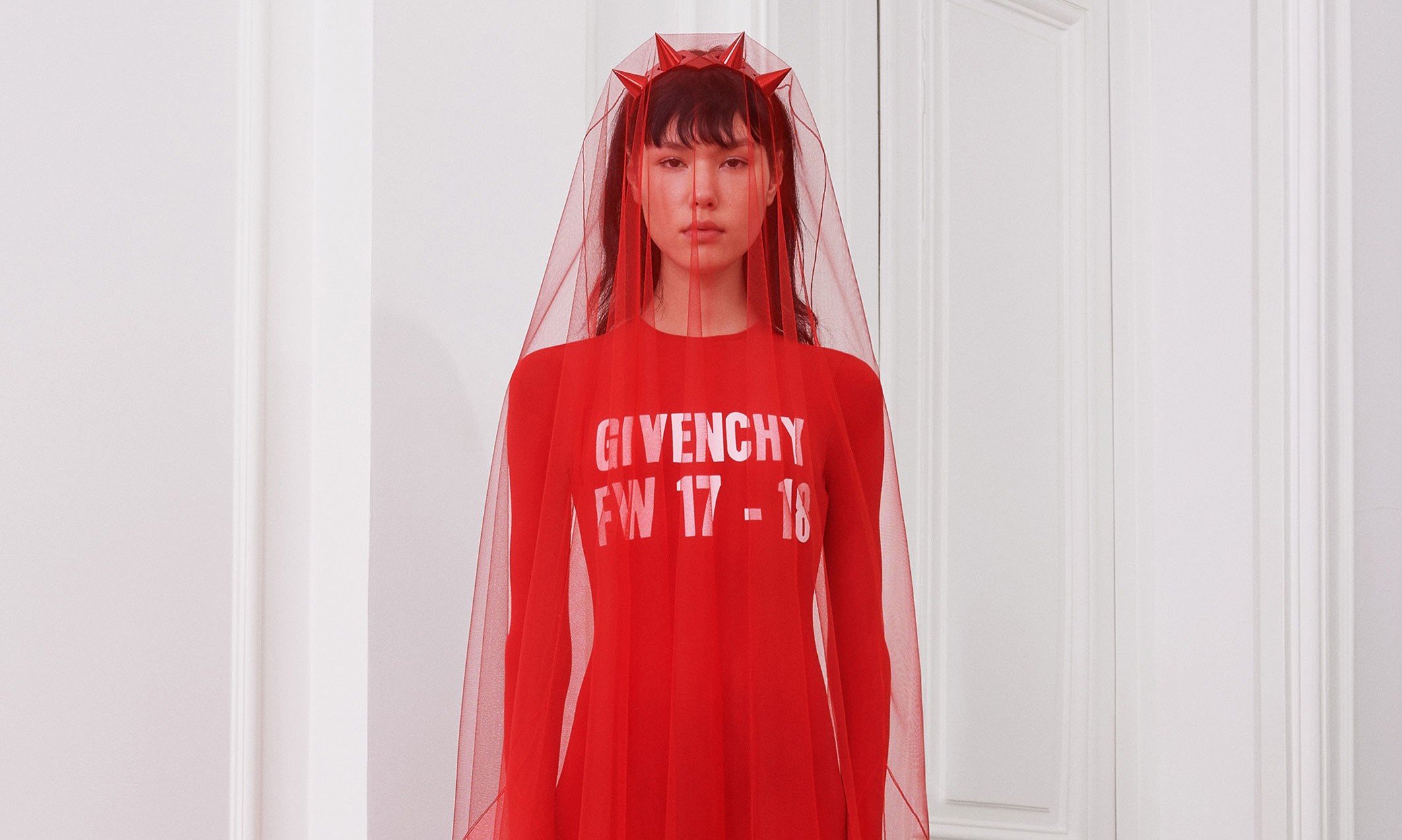 Givenchy 向前设计总监 Riccardo Tisci 致敬