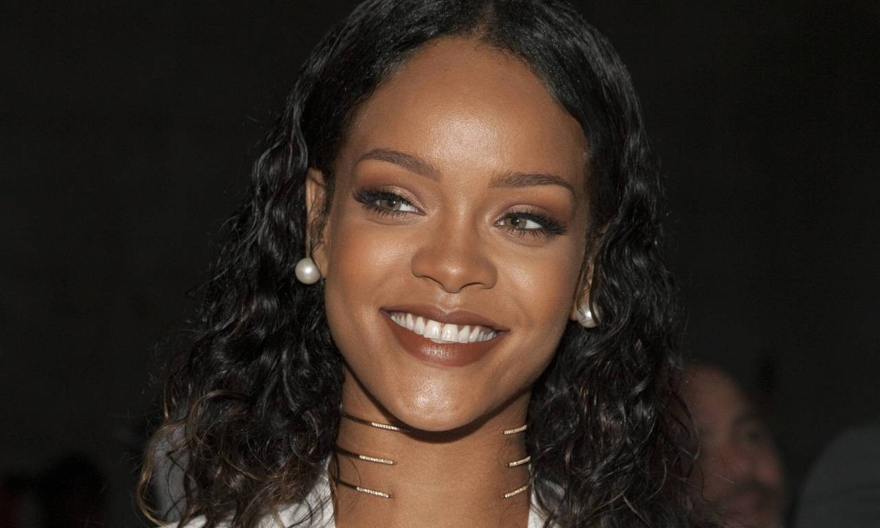 学院派的认可，Rihanna 受邀参加 Parsons 设计学院慈善晚宴