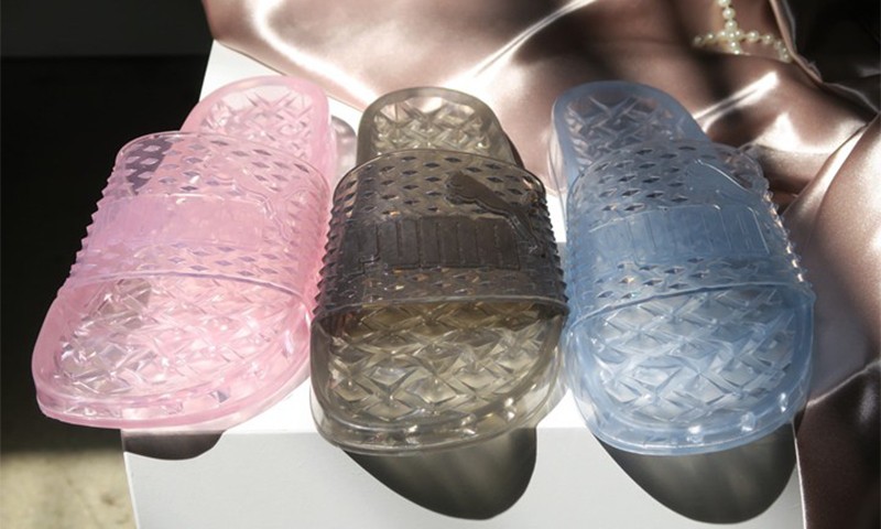 FENTY PUMA by Rihanna 打造全新 “Jelly Slides” 拖鞋